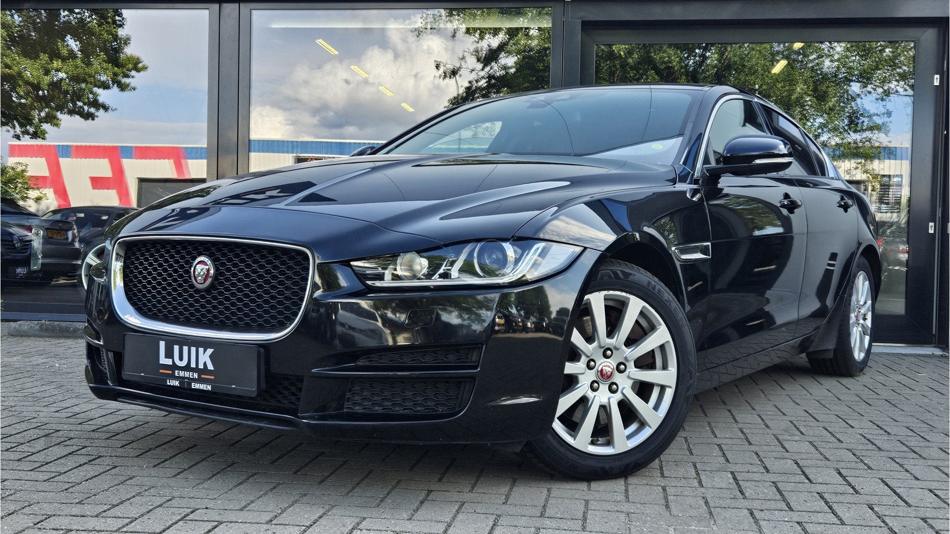 Jaguar XE 2.0 Prestige + XENON + VOLLEER + NAVIGATIE, Auto's, Automaat, Dealer onderhouden, Achterwielaandrijving, Gebruikt