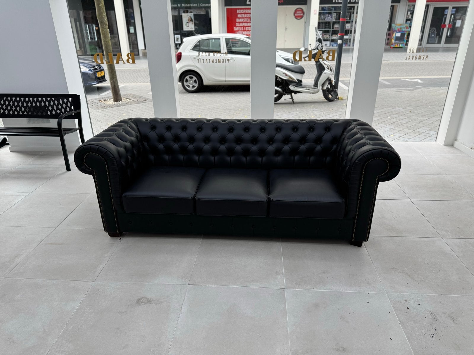 Zwarte Chesterfield 3-zitsbank - nette staat, Ophalen, Overige materialen, Gebruikt, Driepersoons