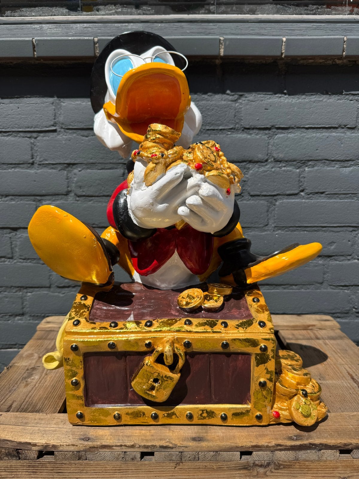 Dagobert Duck Beeld met Schatkist - Disney Figuur, Verzamelen, Ophalen, Gebruikt, Beeldje of Figuurtje, .