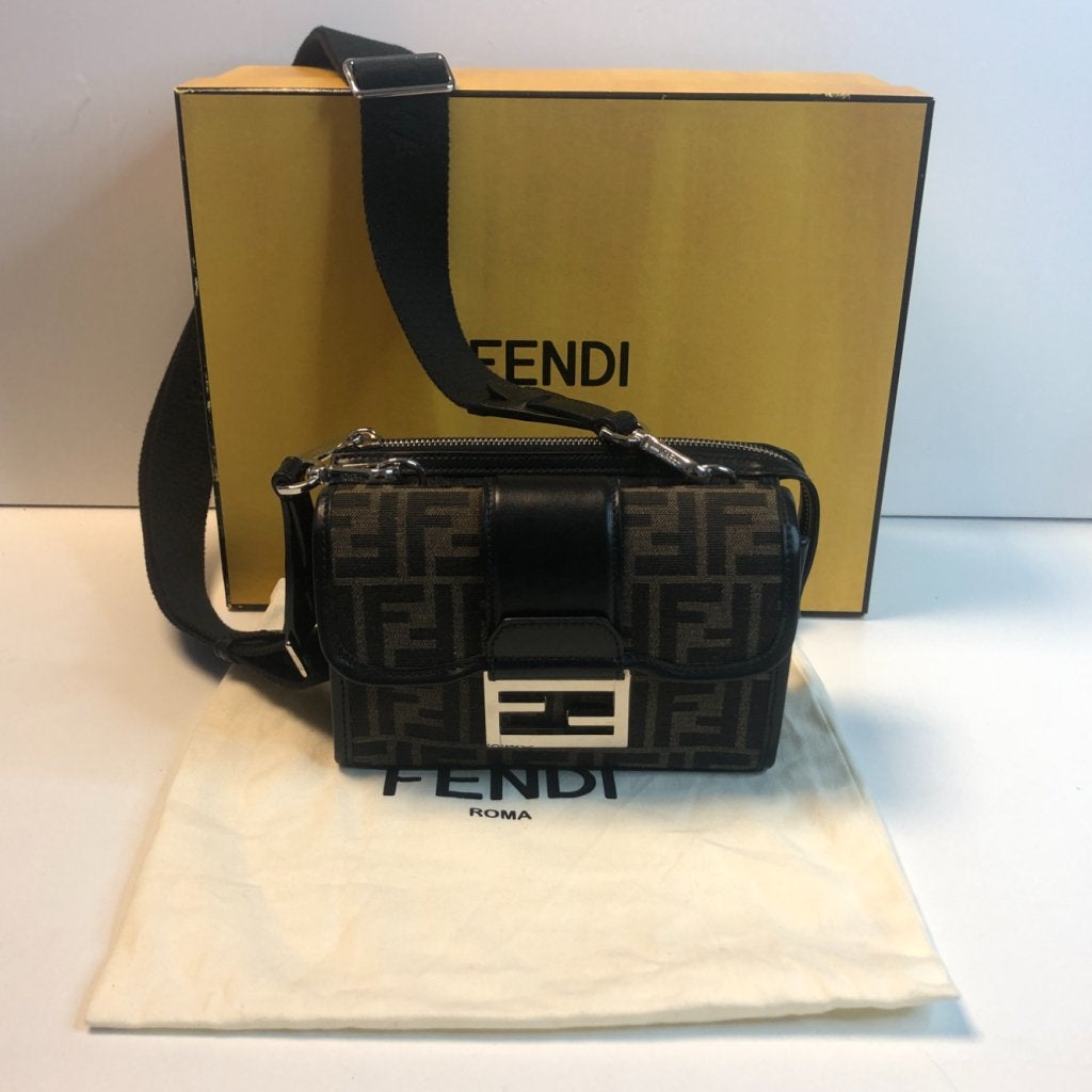 Fendi Baquette Brown FF Jacquard Fabric + Factuur | Zeer Net, Flex Ltd., Zo goed als nieuw, https://flex.com/contact-us, Nobelstraat 10, 5807 GA Oostrum LB, Limburg, Nederland