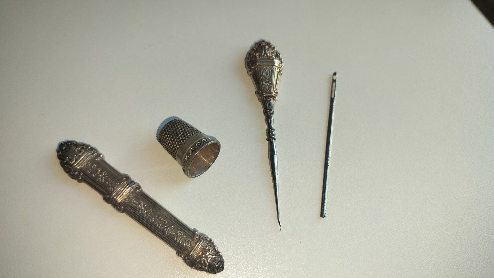 Zilveren Naaiset: Naaldenkoker, Priem, Vingerhoed (Sterling), Antiek en Kunst, Verzenden