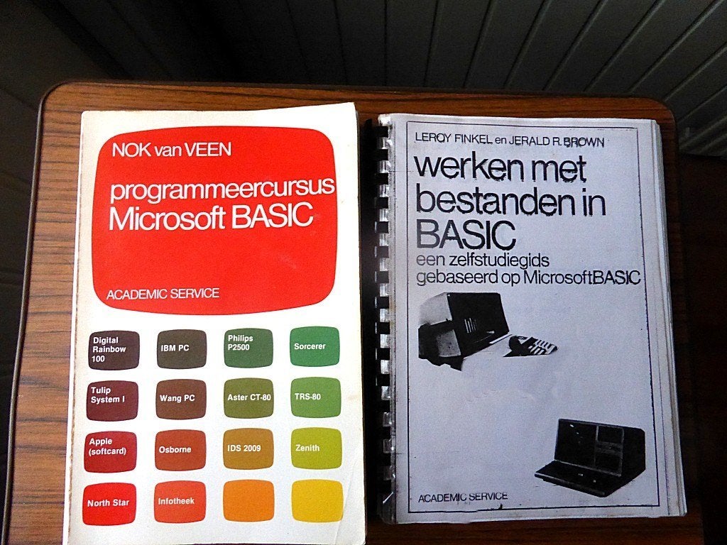 Programmeren in Microsoft Basic - 2 boeken, Boeken, Informatica en Computer, Ophalen of Verzenden, Zo goed als nieuw, Software