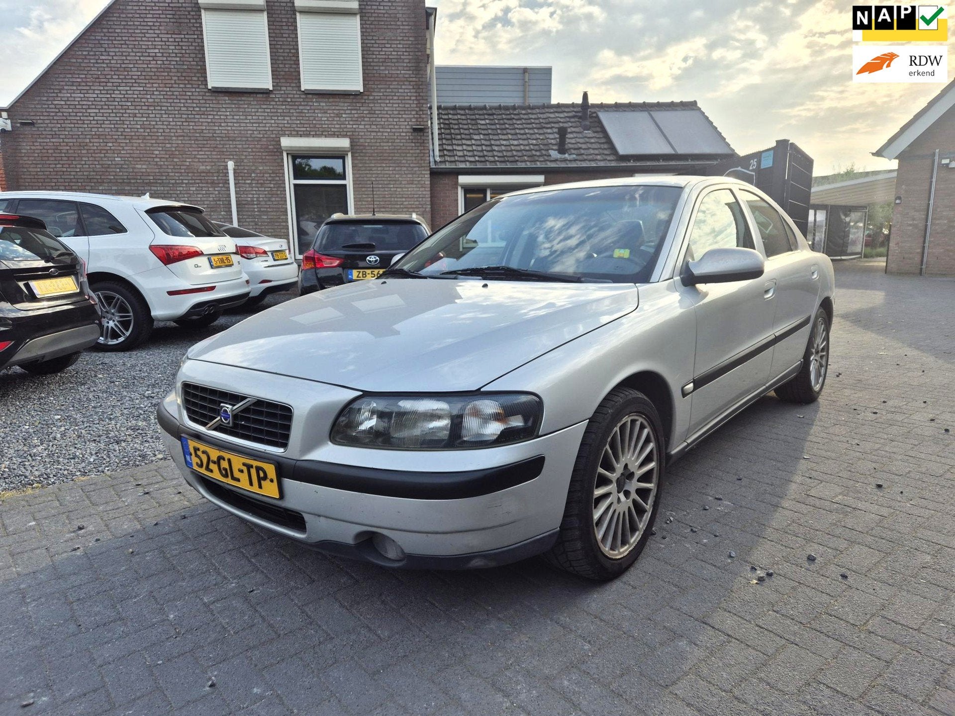 Volvo S60 2.4 Edition Airco Cruise Leer 17 Inch Loop en /of, Voorwielaandrijving, Gebruikt, Zwart, S60