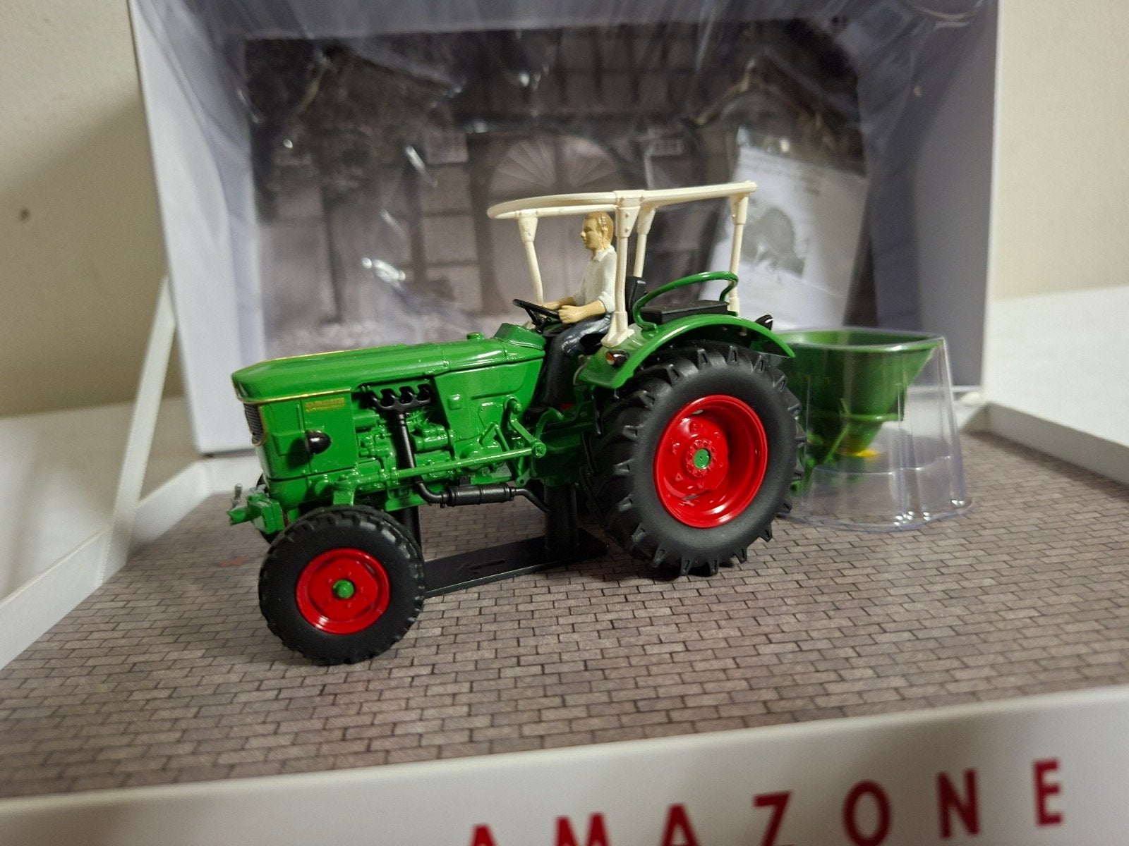 Deutz D6005 met Amazone ZA kunstmest strooier., Hobby en Vrije tijd, Modelauto's | 1:32, Ophalen of Verzenden, Nieuw, Tractor of Landbouw