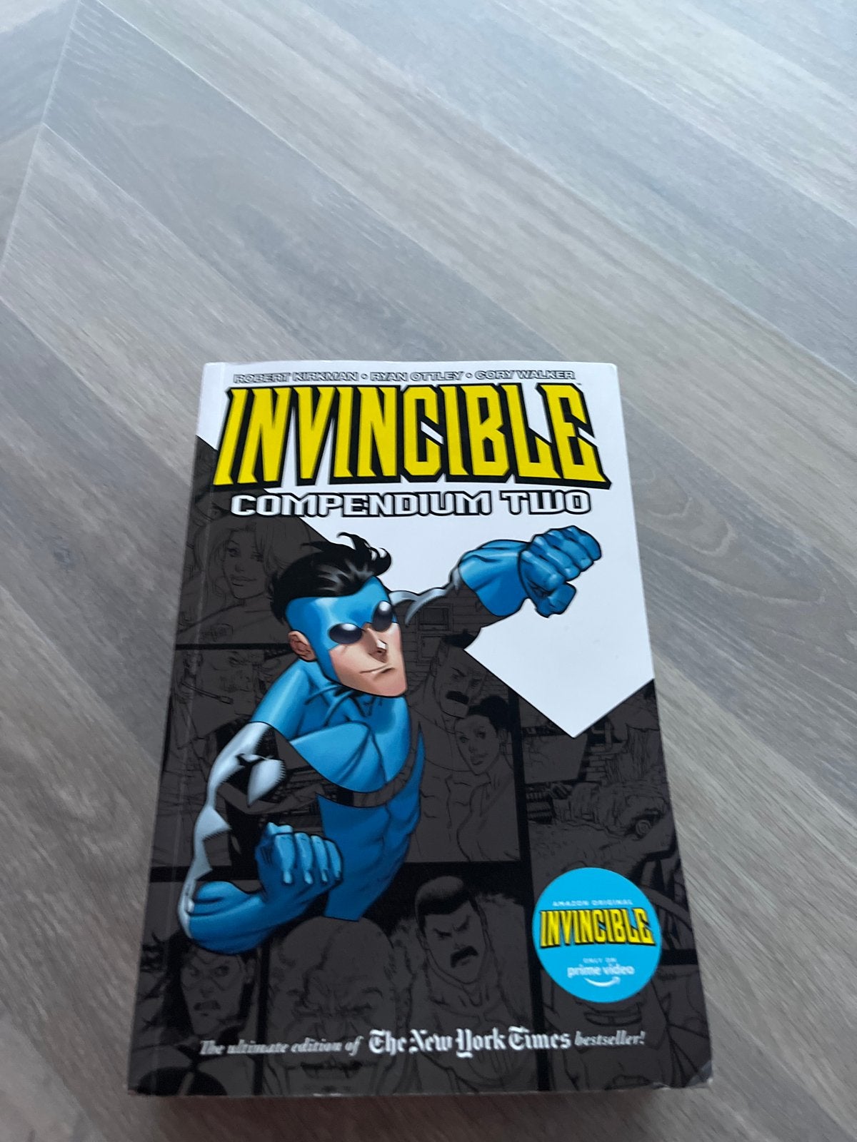 Invincible Compendium Two - , 4 dagen gebruikt, Eén comic, Ophalen of Verzenden, Zo goed als nieuw, Amerika
