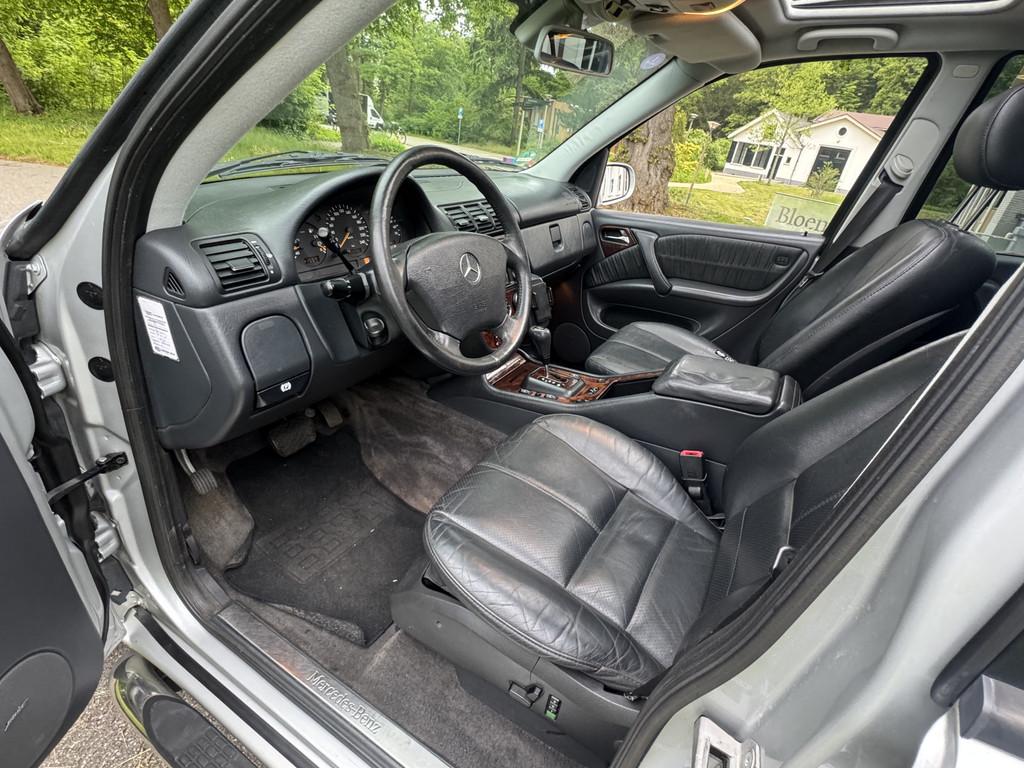 Mercedes-Benz M-Klasse ML 320 V6 FACELIFT , AMG UITVOERING, Auto's, Automaat, Gebruikt, 138 €/maand, Bedrijf
