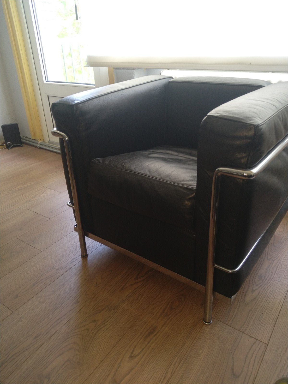 cassina lc2 nette staat meer voor de sier gestaan, Eenpersoons, 75 tot 100 cm, Ophalen of Verzenden, Zo goed als nieuw