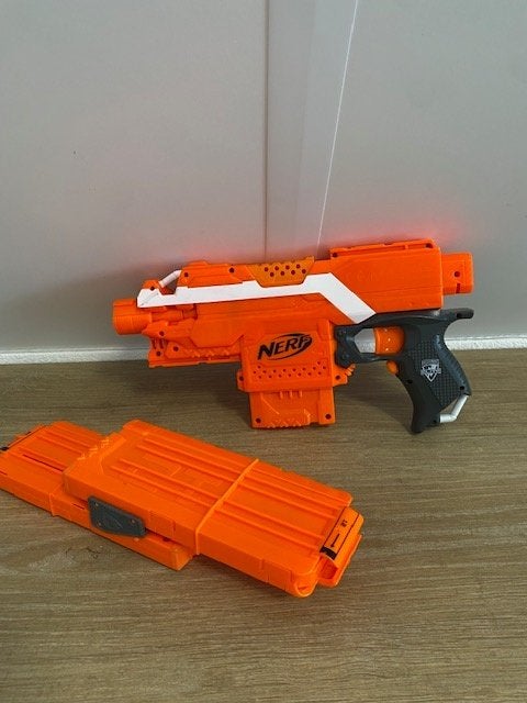 Nerf S - Stike geweer  incl. pijltjes, Ophalen of Verzenden, Zo goed als nieuw
