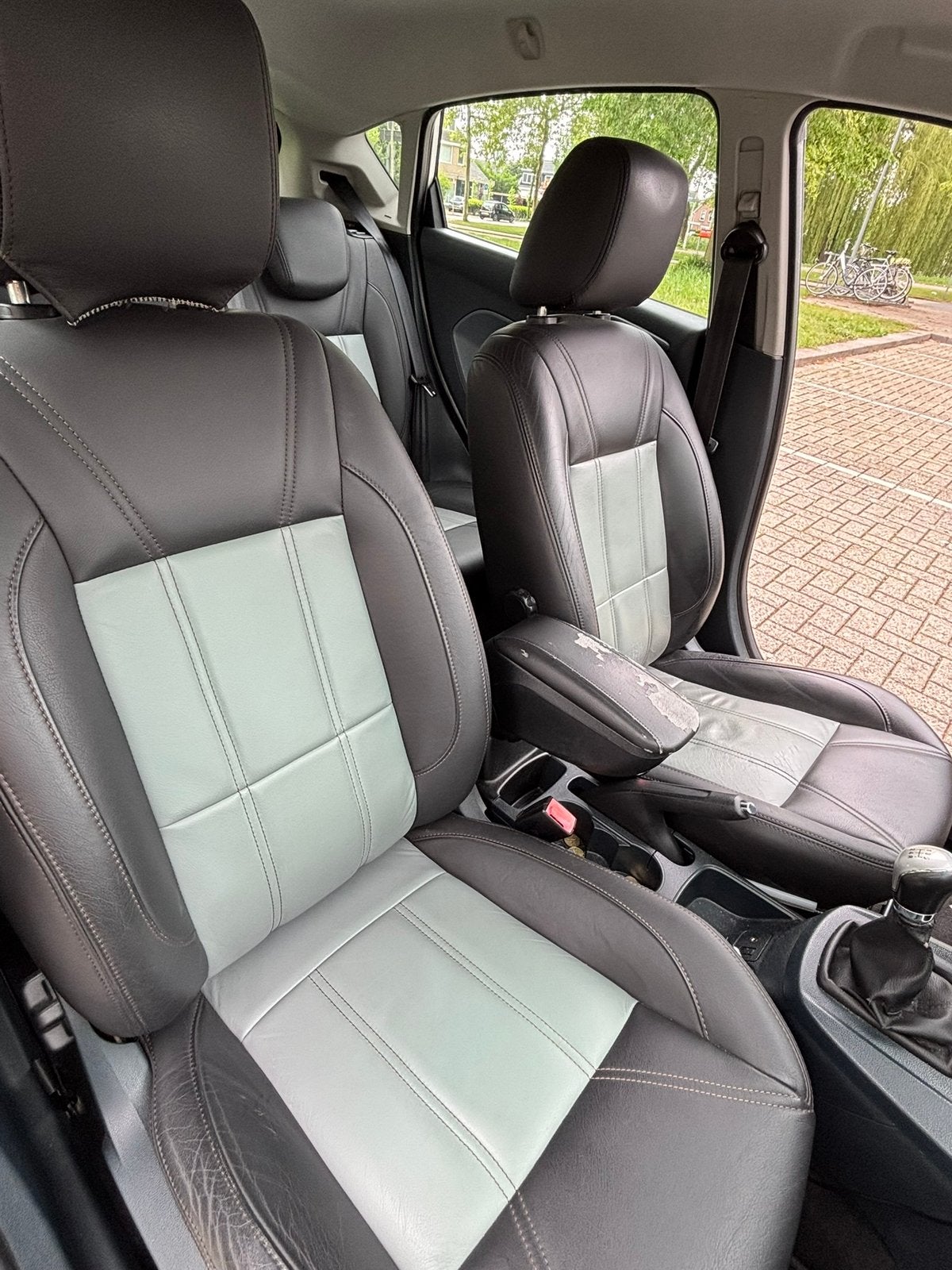 Foto 14 van Ford Fiësta 1.6 Ti-vct 88KW 5DR 2011 Grijs - APK juli 2027