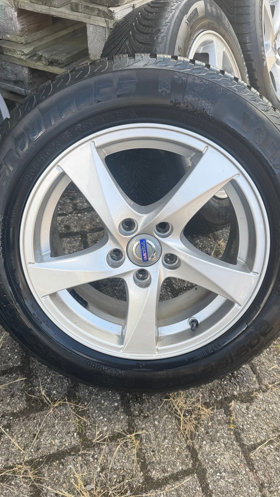 Volvo V60 winterbanden op velg - 205/60 R16, Auto-onderdelen, Ophalen, Gebruikt, 16 inch, Banden en Velgen