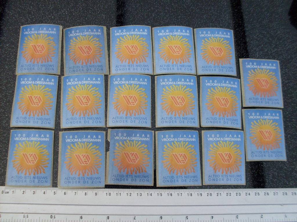 17x sticker 100 jaar vroom & dreesmann V&D logo, Verzenden, Zo goed als nieuw, Bedrijf of Vereniging