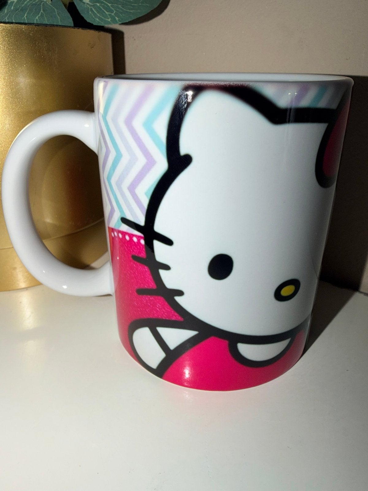 Nieuwe Hello Kitty mok - Roze met zigzagpatroon, Overige typen, Nieuw, Ophalen of Verzenden, Roze