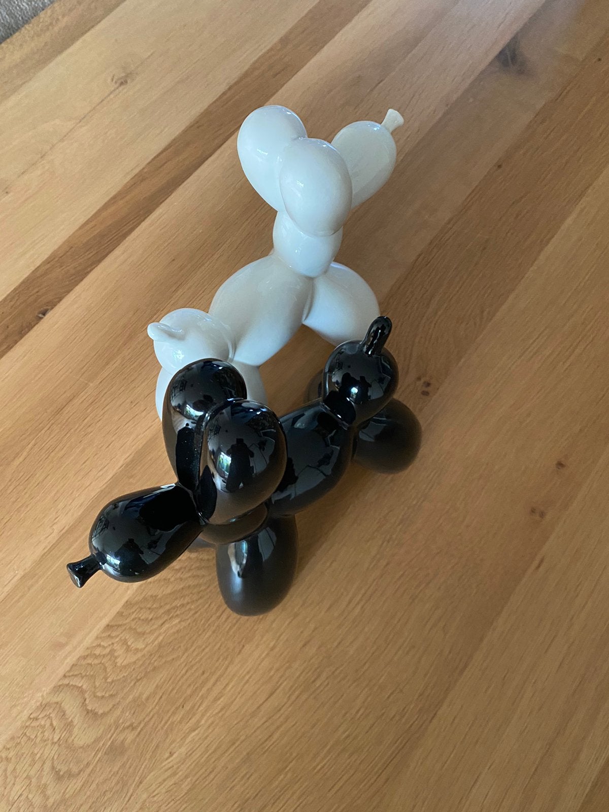 2 leuke honden beeldjes wit en zwart, Verzamelen, Beelden en Beeldjes, Ophalen of Verzenden, Zo goed als nieuw, Dier