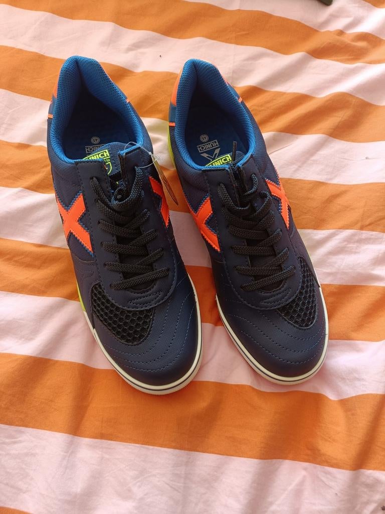 Munich zaalvoetbal/casual sportschoenen maat 45 NIEUW, Blauw, Nieuw, Munich, Ophalen of Verzenden