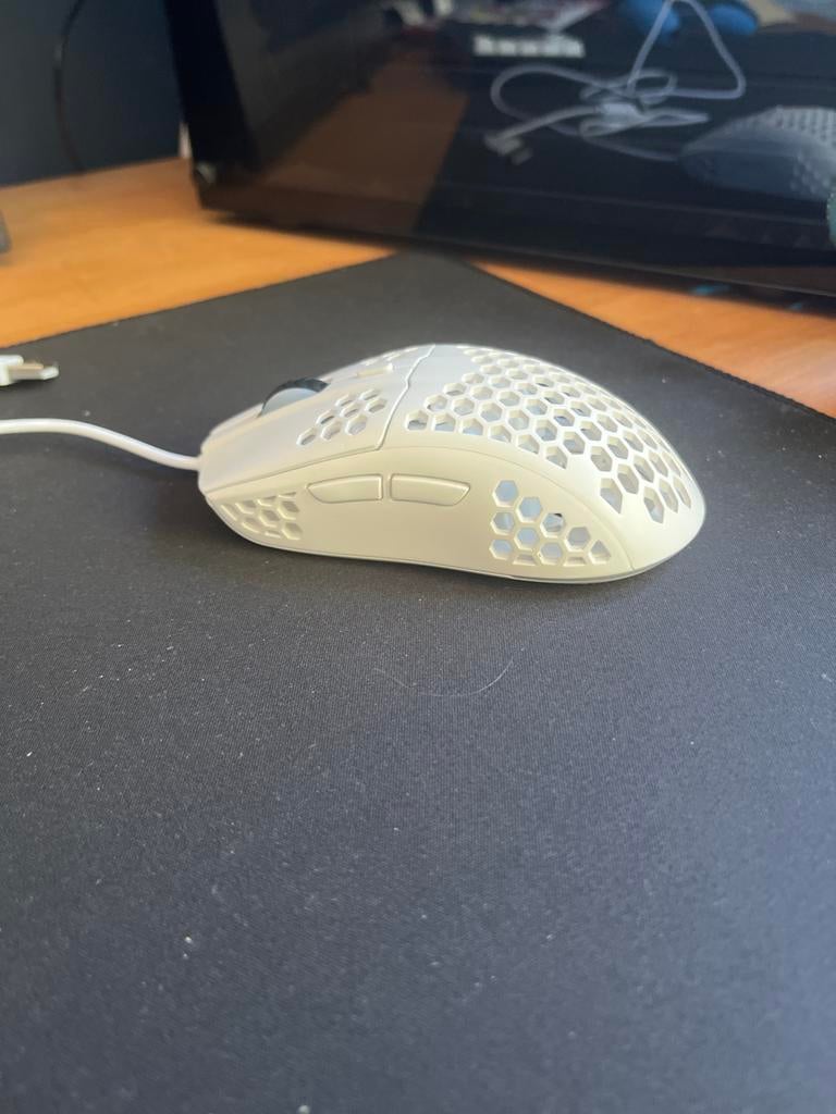 Gaming Muis - Goede Staat, RGB Verlichting, Software Inclusi, Muis, Gaming muis, Ophalen of Verzenden, Zo goed als nieuw