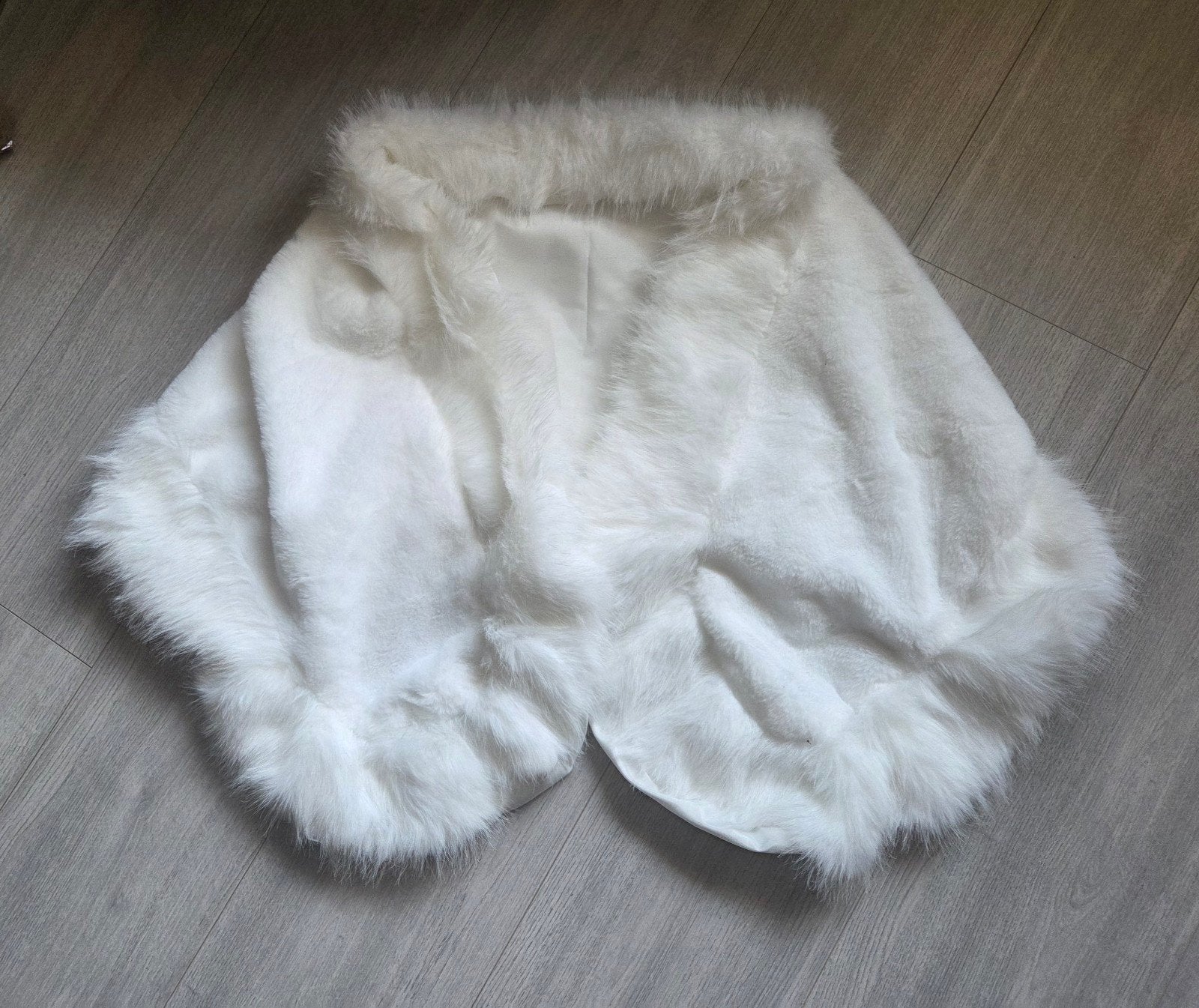 Nieuw wit bontponcho - One size (S-XXL), Onbekend, Ophalen of Verzenden, Nieuw