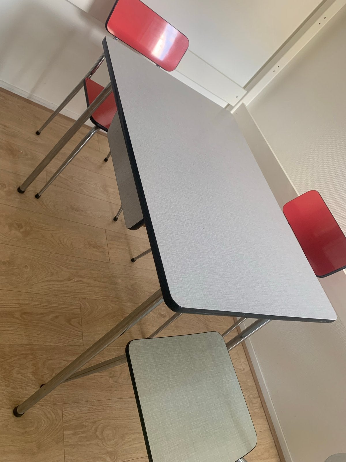 Vintage eettafel met 3 stoelen - Jaren '60 stijl, Huis en Inrichting, Tafels | Eettafels, Ophalen, Gebruikt, 100 tot 150 cm, 50 tot 100 cm