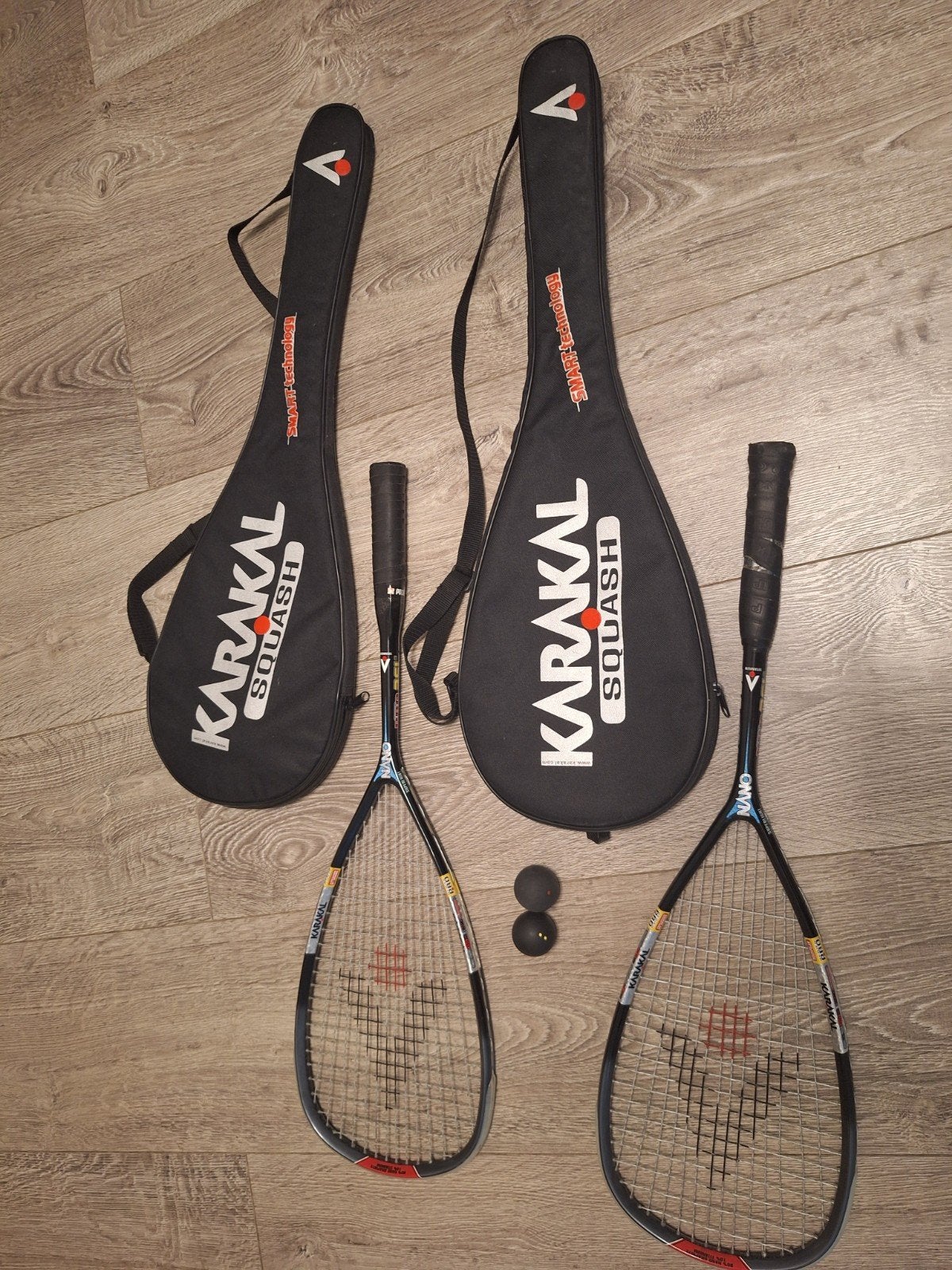 2 squash rackets merk Karakal, met hoesjes en 2 ballen, Ophalen, Gebruikt, Racket, Met hoes