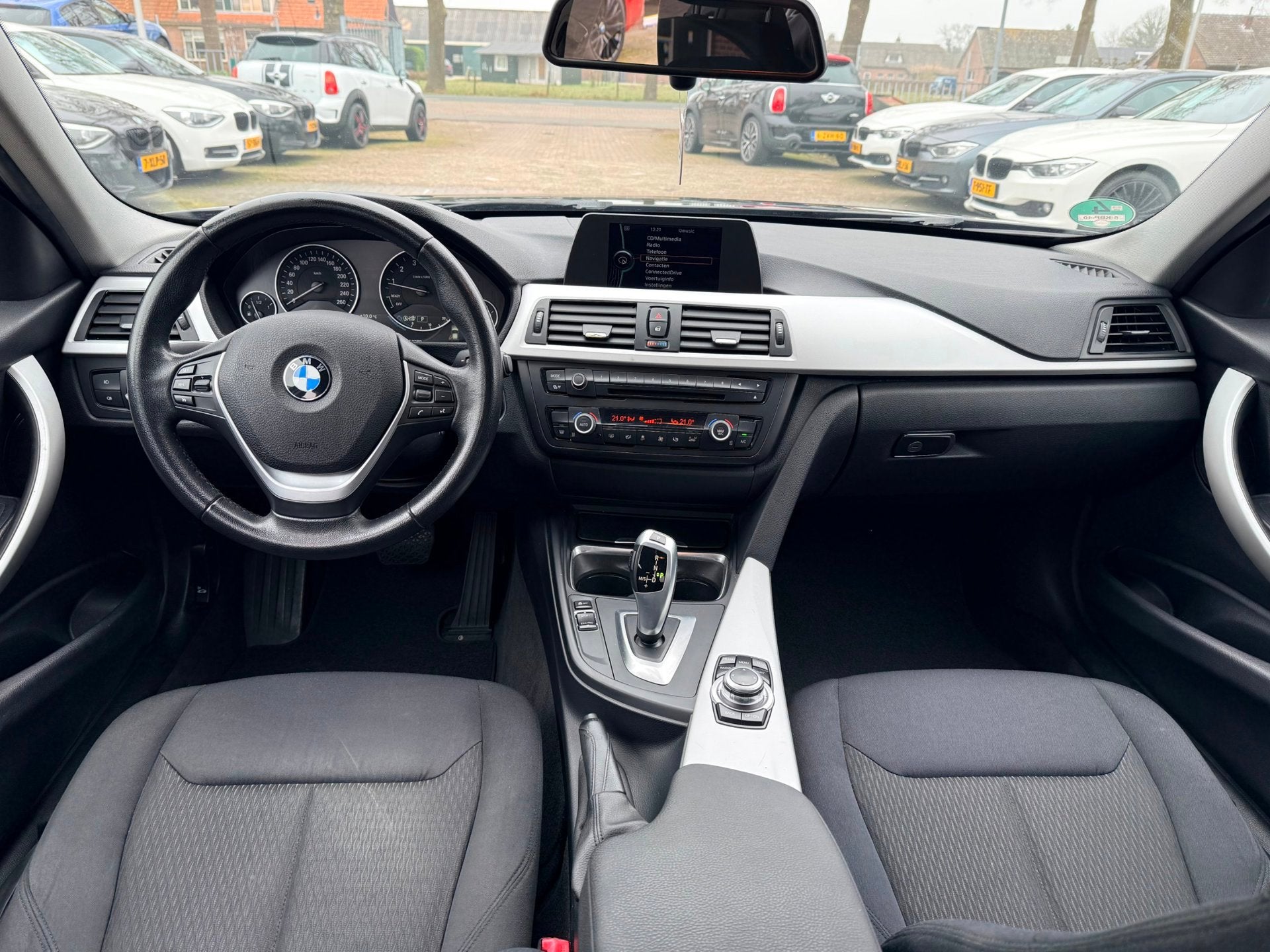 BMW 3-serie 316i Executive|Nieuwe Ketting + Klepseals|Cruise, Auto's, BMW, Automaat, Gebruikt, 4 cilinders, Zwart