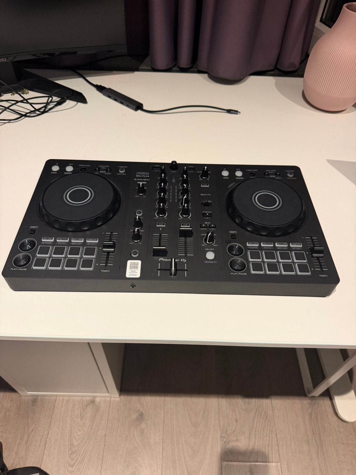 Foto 2 van Alpha Theta DDJ FLX 4