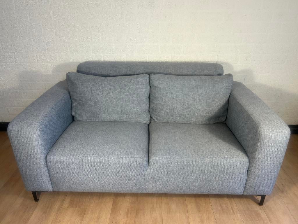 Goossens 2-zitsbank lichtblauw showroommodel, Ophalen, Tweepersoons, 75 tot 100 cm, Zo goed als nieuw