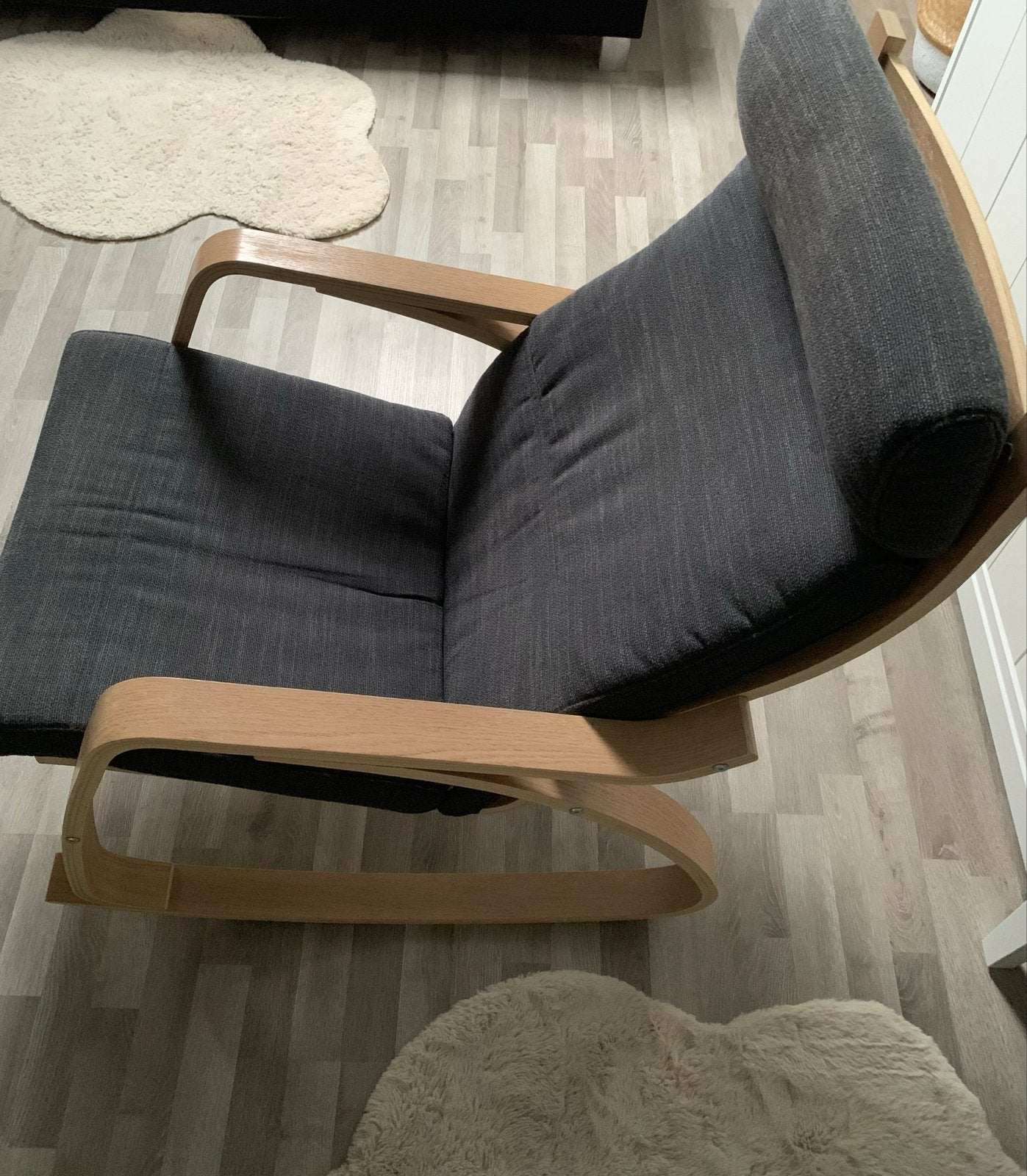 IKEA Schommelstoel met donkergrijze kussens, Huis en Inrichting, Stoelen, Ophalen, Nieuw, Hout, Eén