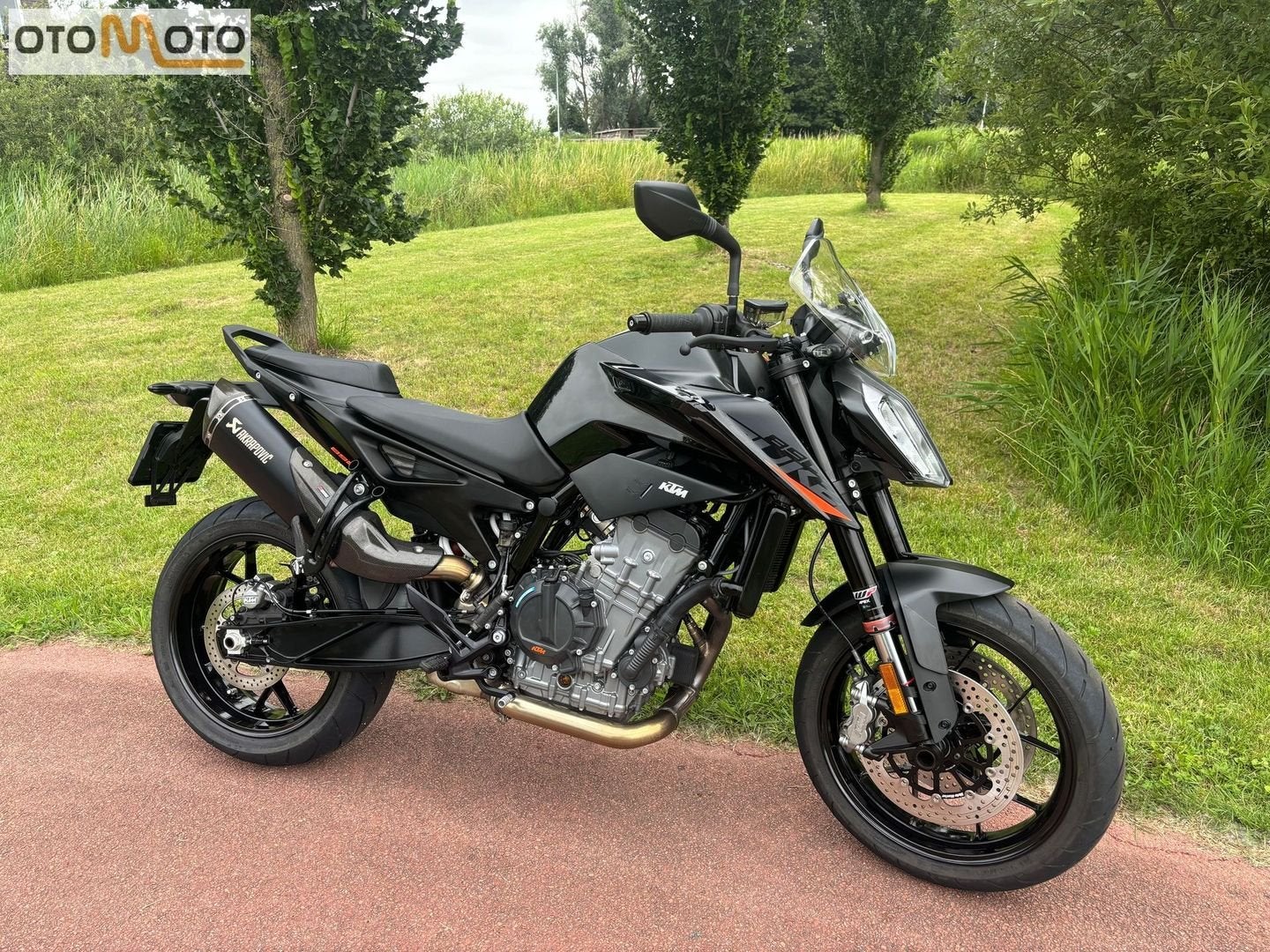 KTM 890 DUKE (bj 2022). Km 20395. AKRAPOVIC, 2 cilinders, KTM, Motorrijbewijs A, Onbekend