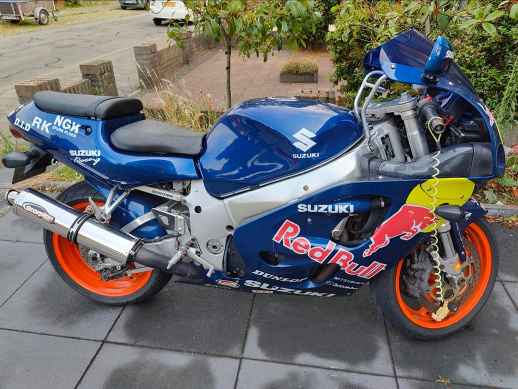 Suzuki GSX-R750 Sportmotor - 135 pk - Red Bull Editie, 750 cc, Sportuitlaat, 4 cilinders, Motorrijbewijs A