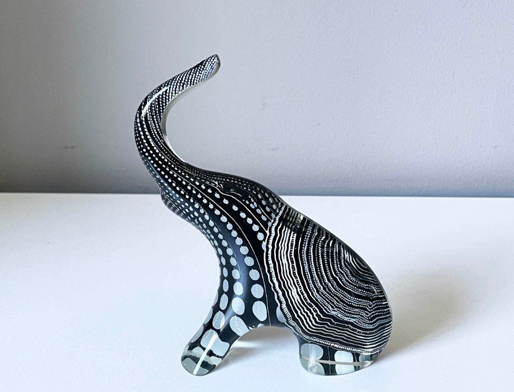 Lucite Sculptuur Olifant 14 cm, Abraham Palatnik, Brazilie, Zwart, Gemerkt, Beeld, Ophalen of Verzenden