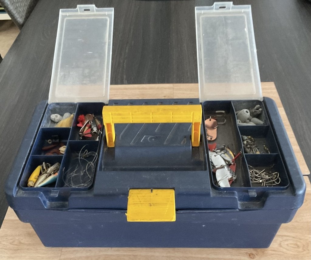 Gevulde viskoffer, 2 werphengels & 1 standaard, Ophalen, Zo goed als nieuw, Koffer of Tas