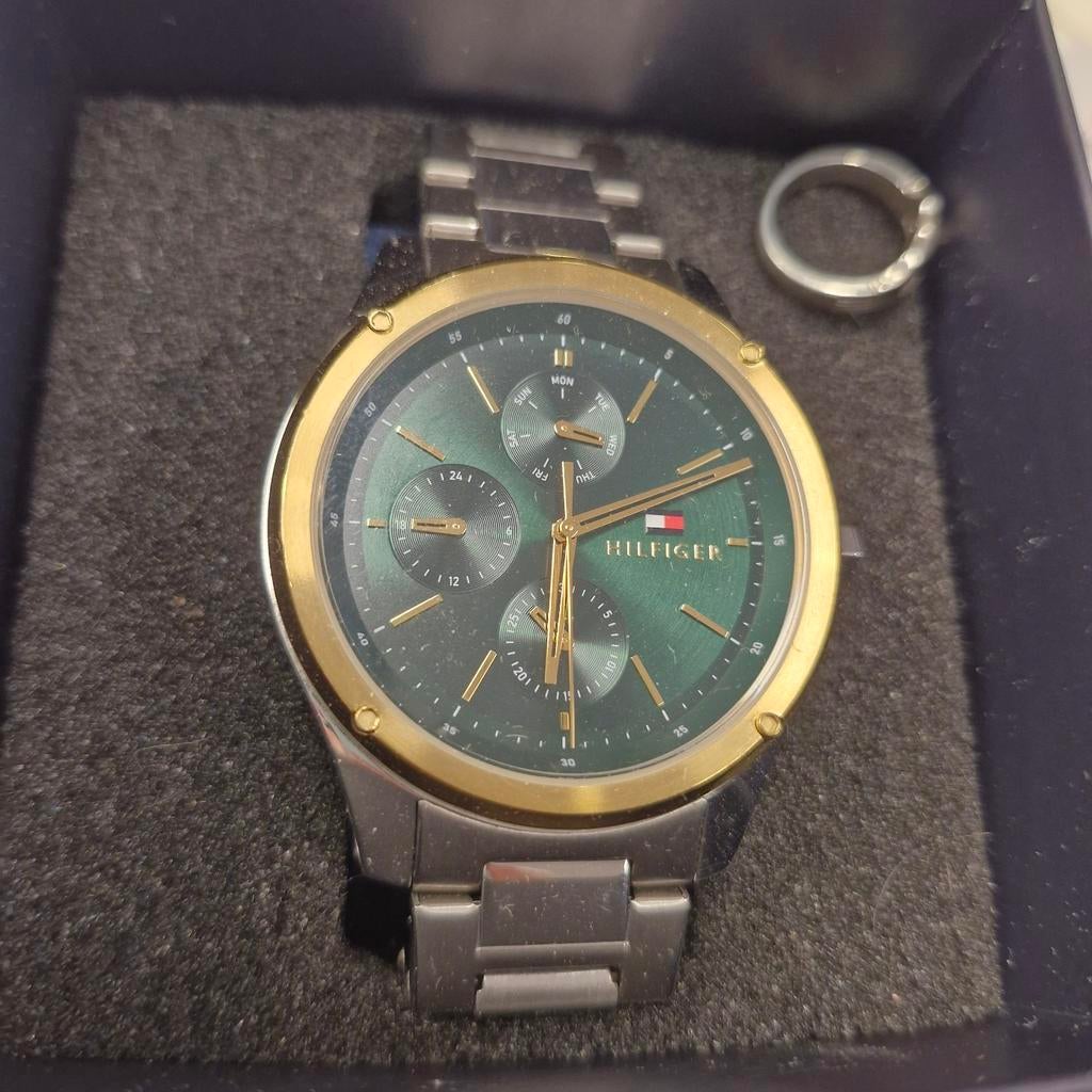 Tommy Hilfiger Horloge Groen met Goudkleurig, Sieraden, Tassen en Uiterlijk, Horloges | Heren, Overige merken, Staal, Staal, Polshorloge