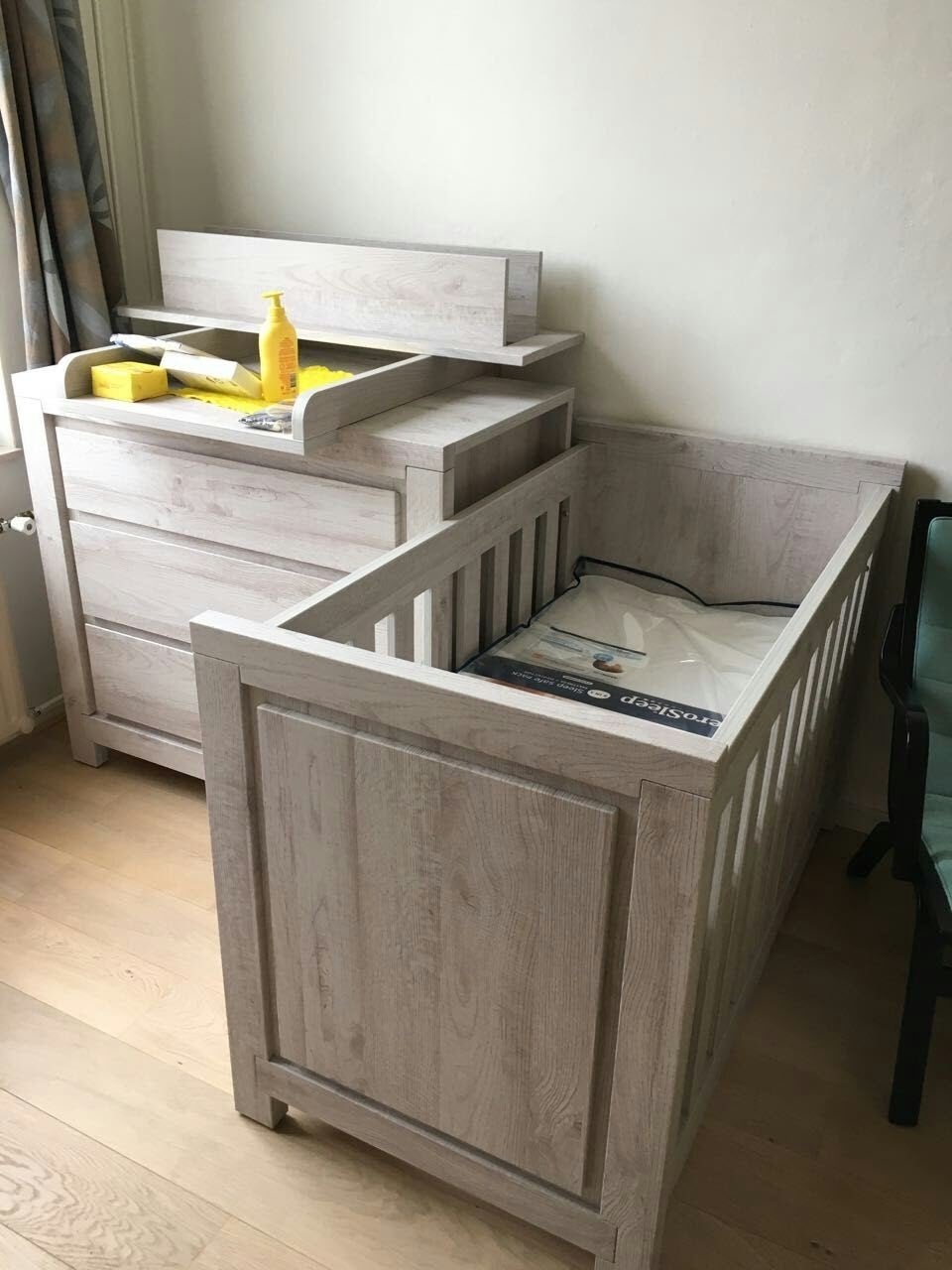 Babykamer set: Ledikant en Commode (licht hout), Ophalen, Gebruikt, Eenpersoons, Modern, Scandinavisch