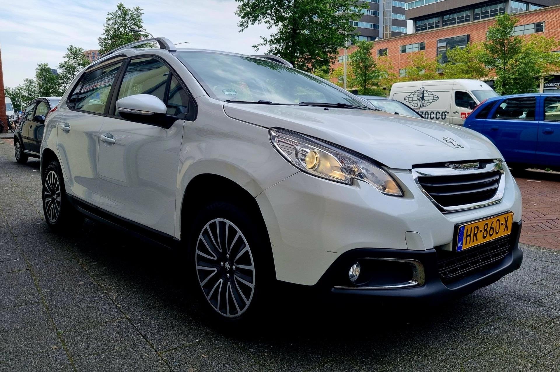 Foto 6 van Peugeot 2008 1.2 VTi Active Navi Airco