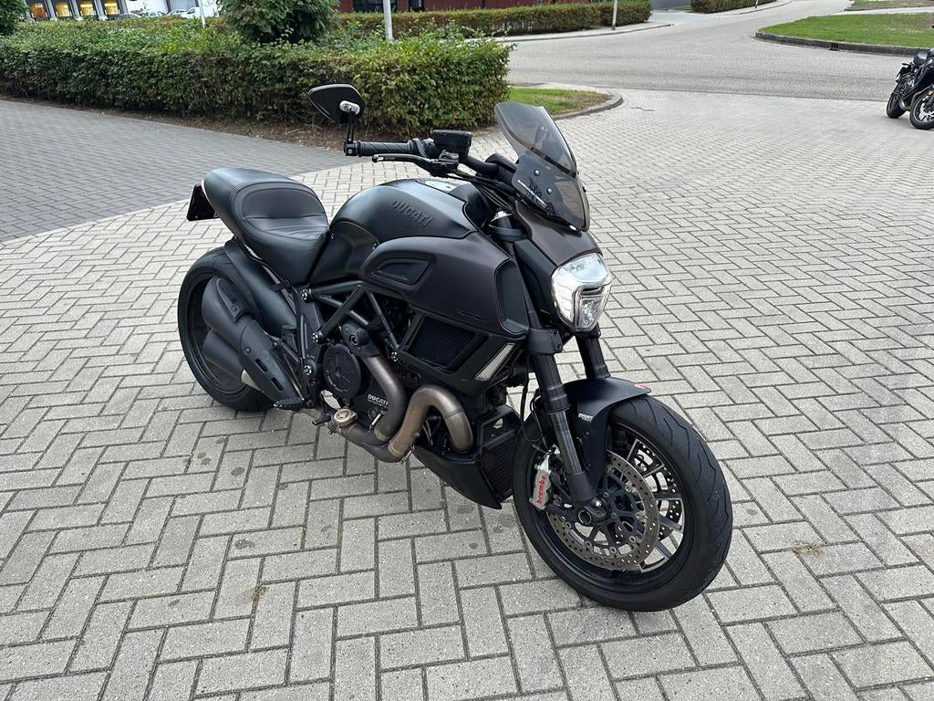 Ducati Diavel Dark - Krachtige en Stijlvolle Cruiser, 2 cilinders, 1198 cc, Motorrijbewijs A, Particulier