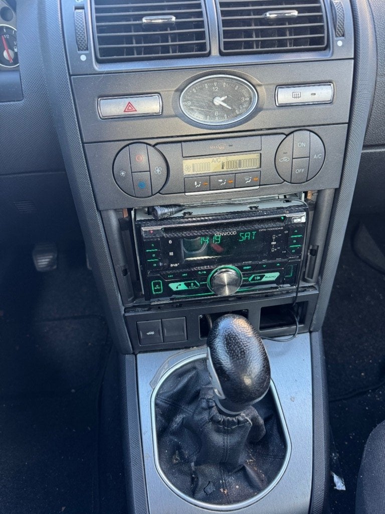 Ford MONDEO 1.8-16V Ambiente RIJDT GOED NAP inruil koopje, Gebruikt, 680 kg, 4 cilinders, Mondeo
