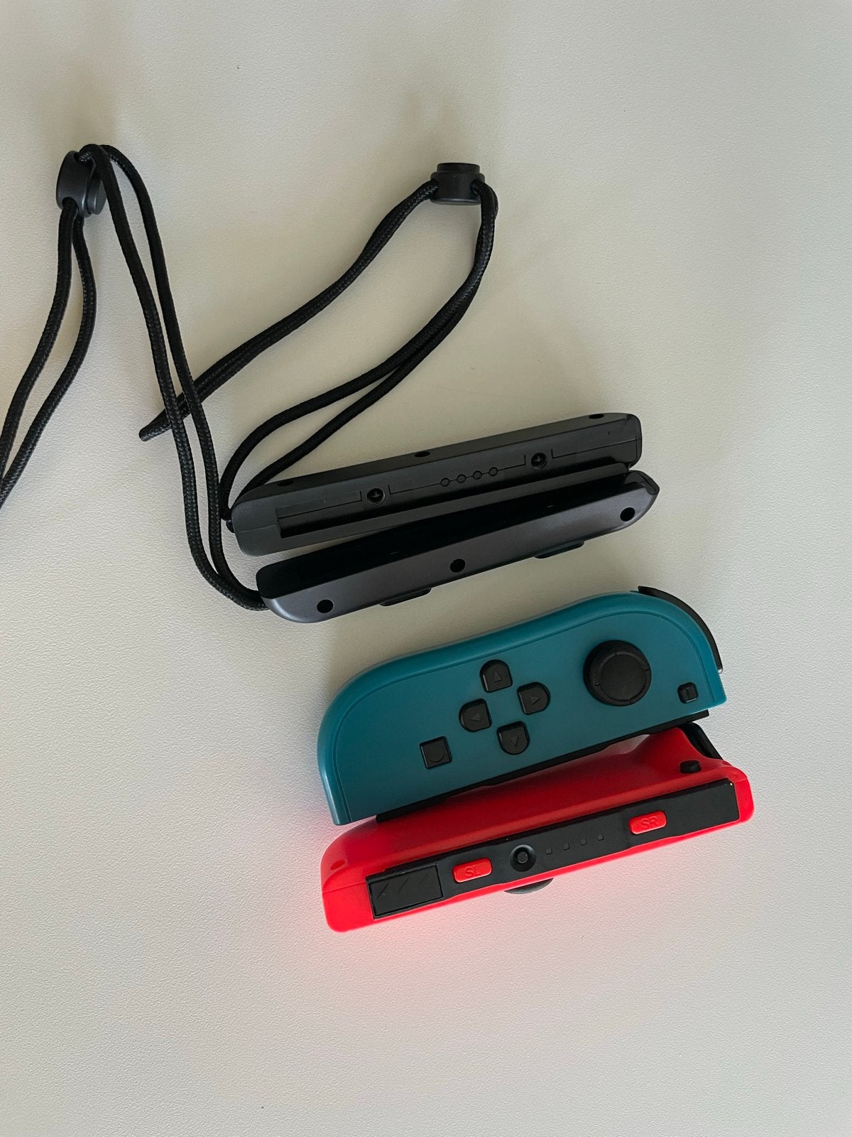 Nintendo Switch Joy-Cons (rood/blauw) met polsbandjes, Spelcomputers en Games, Games | Overige, Ophalen of Verzenden, Zo goed als nieuw
