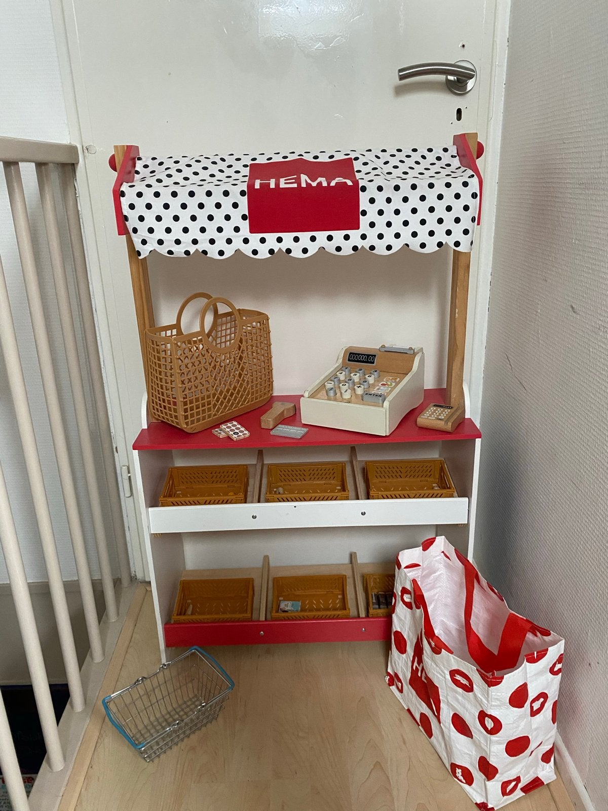 Hema houten marktkraam met kassa en accessoires, Ophalen, Gebruikt, Jongen of Meisje