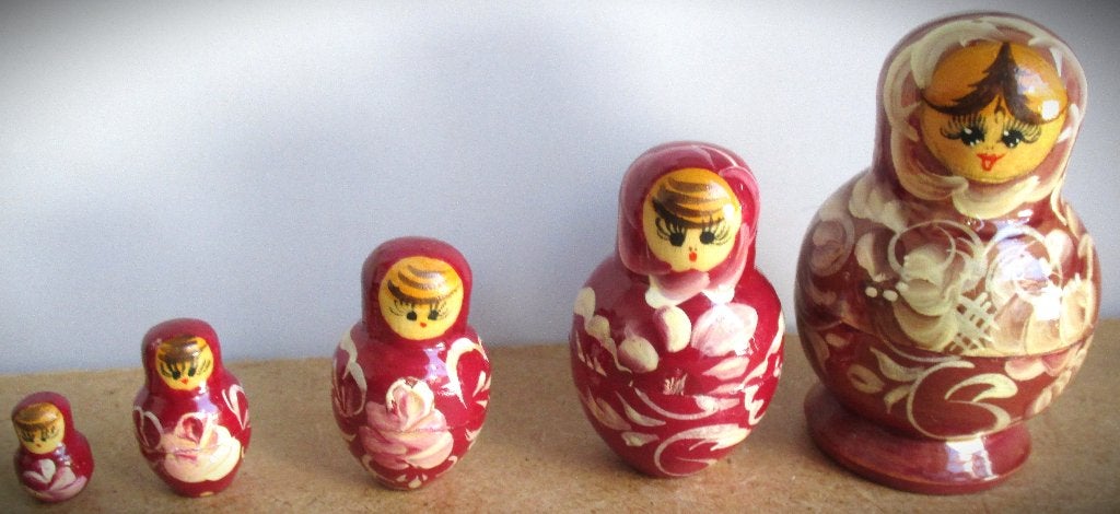 Nestpoppen~Matrousjka~Babousjka~Russische Nest popjes, Verzamelen, Poppen, Ophalen of Verzenden, Zo goed als nieuw, Pop