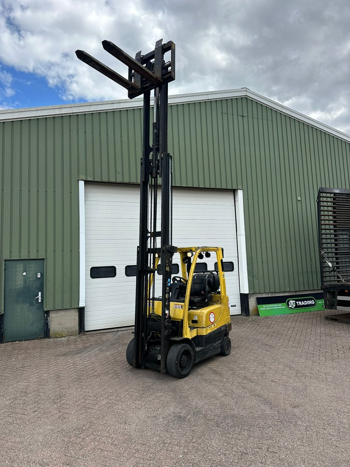 Hyster 2.5 ton heftruck met vorkenversteller en freelift, Zakelijke goederen, Machines en Bouw | Heftrucks en Intern transport