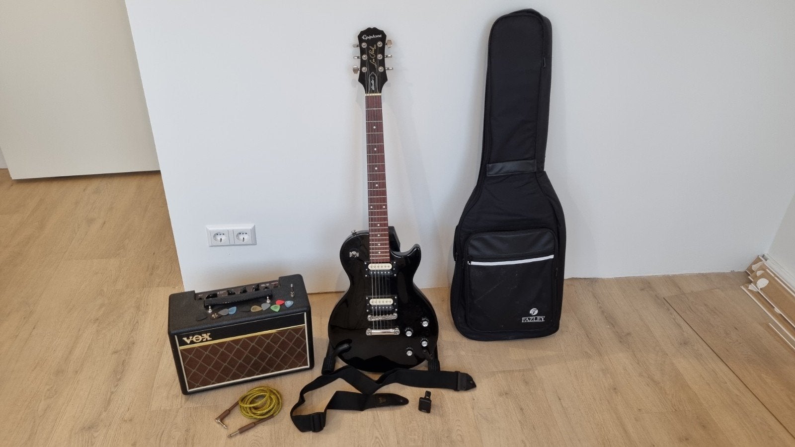 Epiphone Les Paul Studio LT Ebony gitaar met accessoires, Ophalen, Epiphone, Met versterker, Zo goed als nieuw