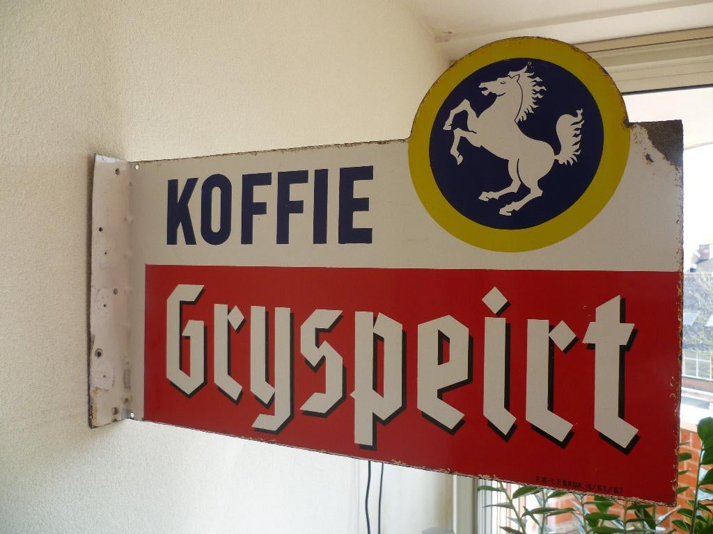 EMAILLE RECLAME BORD DUBBELZIJDIG"GRIJSPEIRT KOFFIE"UIT 1967, Ophalen of Verzenden, Gebruikt, Reclamebord