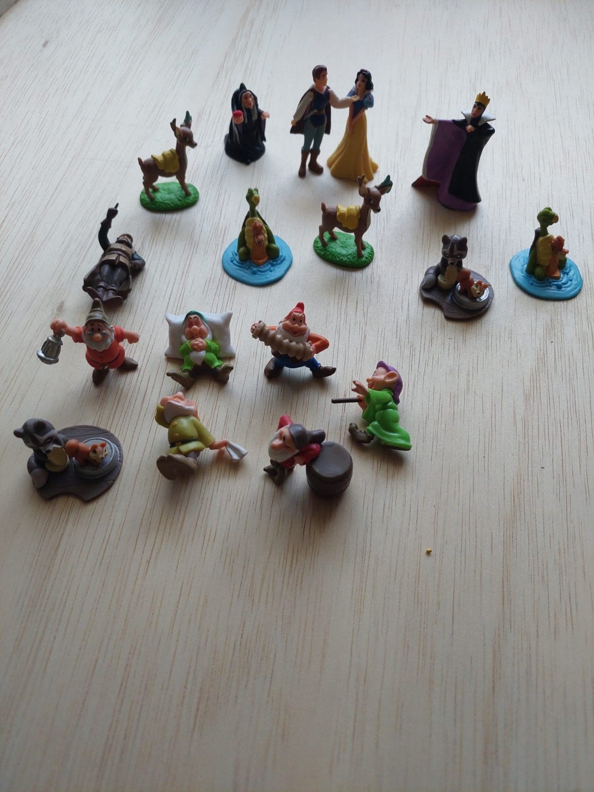 disney poppetjes, Ophalen of Verzenden, Zo goed als nieuw, Beeldje of Figuurtje