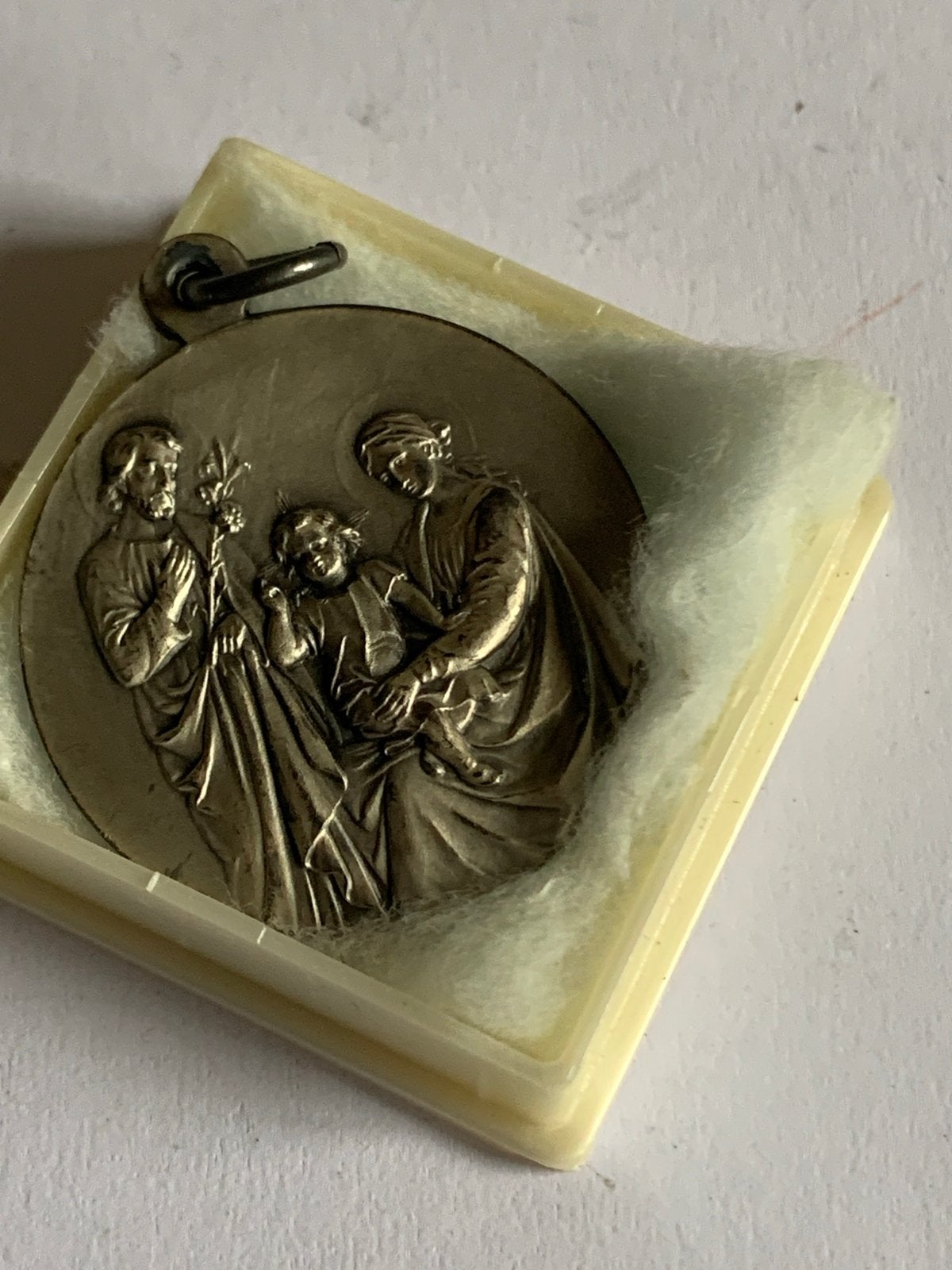 Antieke religieuze medaille Heilige Familie, Ophalen of Verzenden