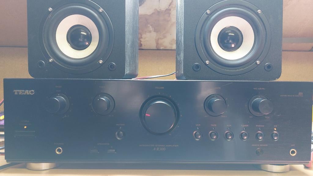 TEAC A-R300 Versterker met speakers, Overige merken, Gebruikt, Ophalen of Verzenden, 60 tot 120 watt