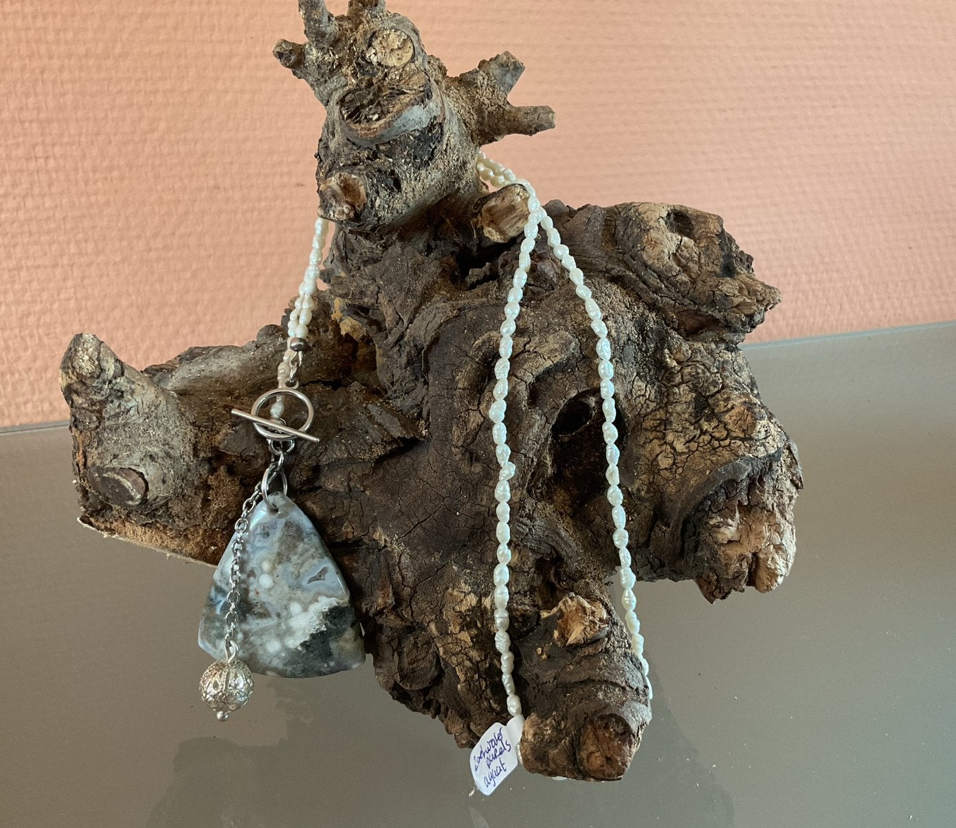 Ketting met zoetwaterpareltjes en agaat hanger, Sieraden, Tassen en Uiterlijk, Kettingen, Nieuw, Ophalen of Verzenden, Steen of Mineraal