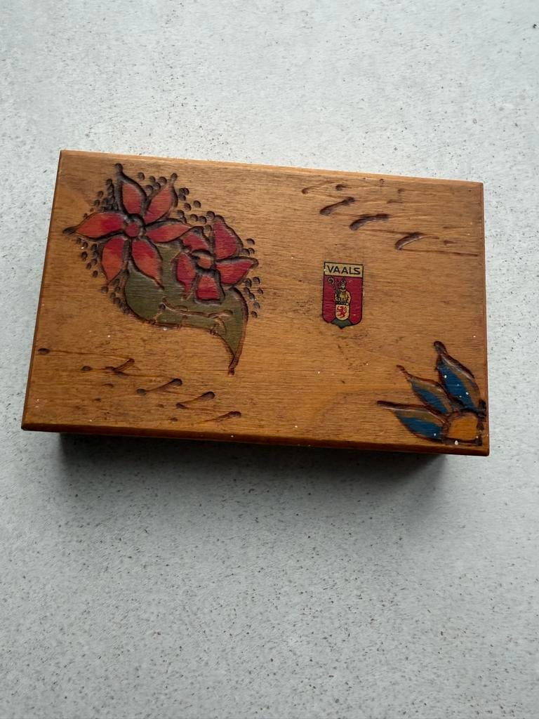 Houten doosje met bloemen en wapen van Vaals, Antiek en Kunst, Ophalen of Verzenden