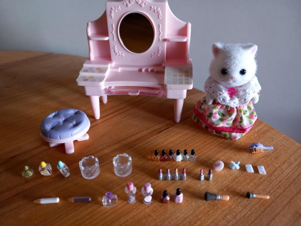 Sylvanian families kaptafel/make up/witte kat, Ophalen of Verzenden, Zo goed als nieuw, Poppenhuis