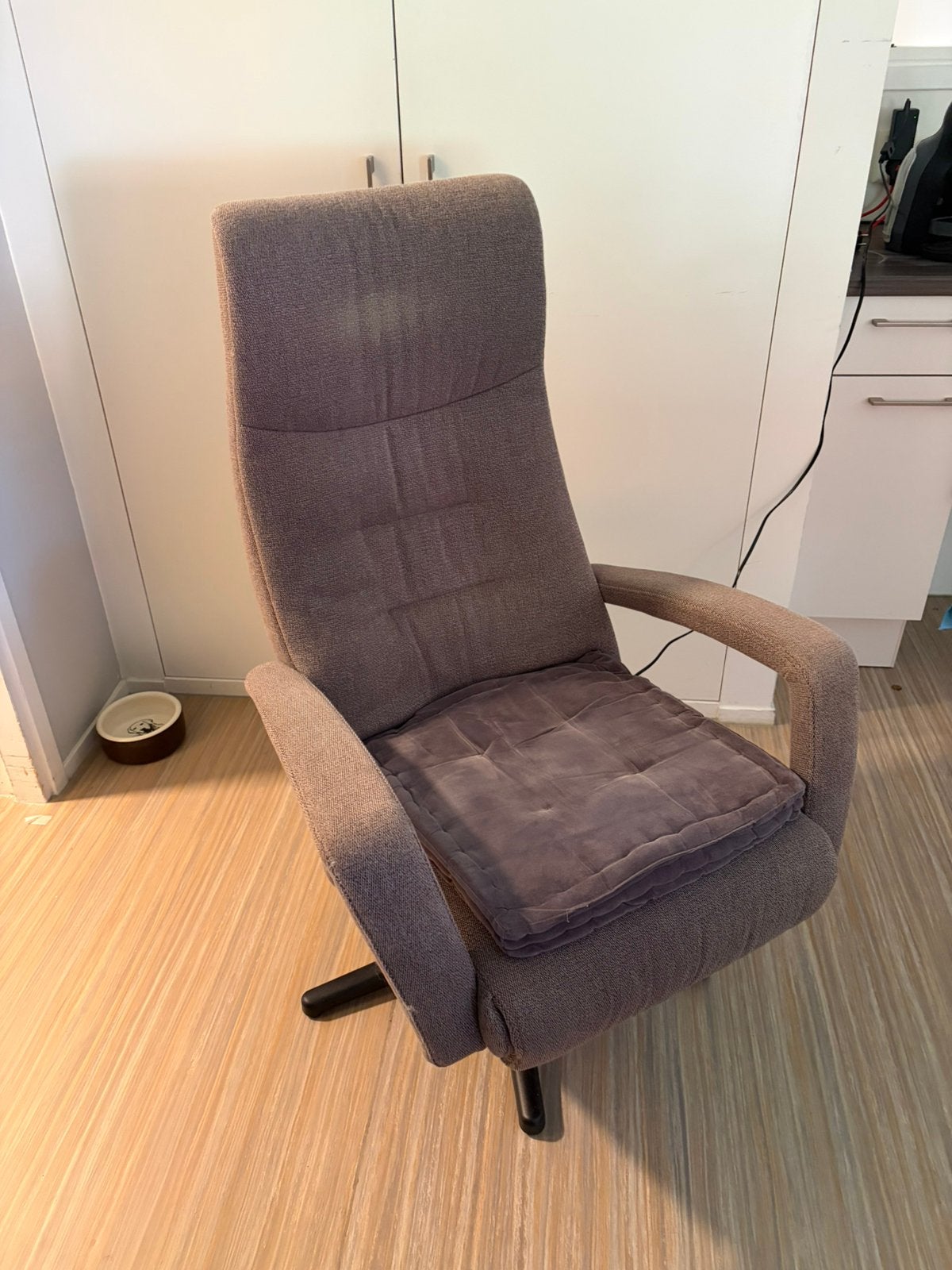 Relaxfauteuil met sta op functie, Ophalen, 75 tot 100 cm, Zo goed als nieuw, Stof