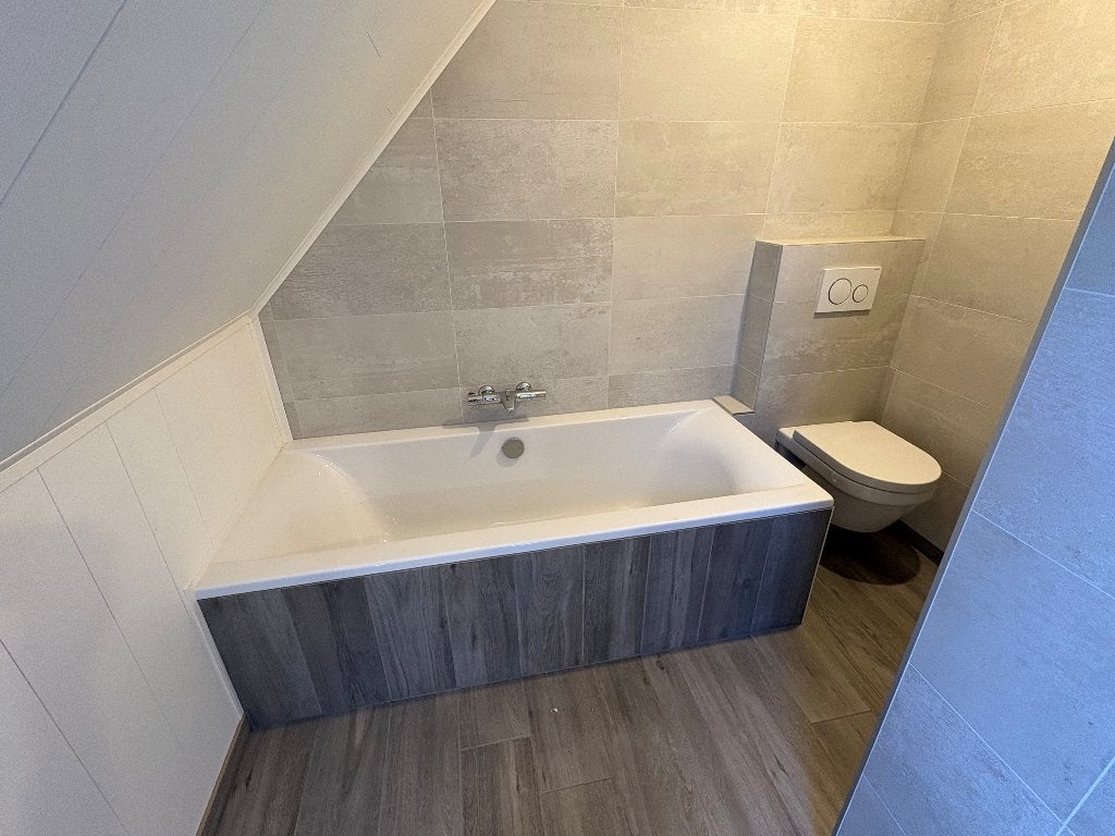 Ligbad met Grohe thermostatische kraan, Ophalen, Gebruikt, Chroom, Bad