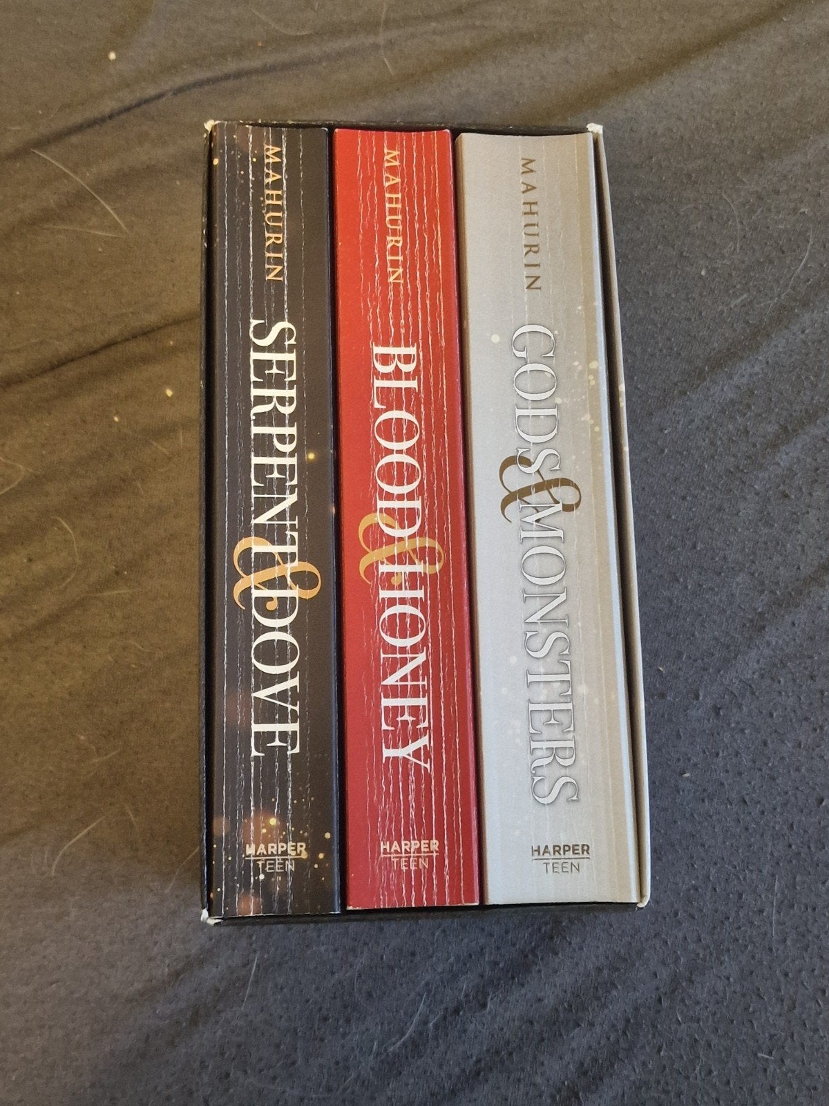 Serpent & Dove boxset, Ophalen, Gelezen